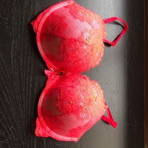Victoria’s Secret very sexy plunge